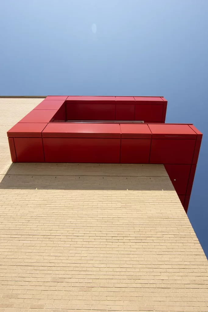 École primaire au Trésor-du-Boisé - Vue rapprochée du bâtiment