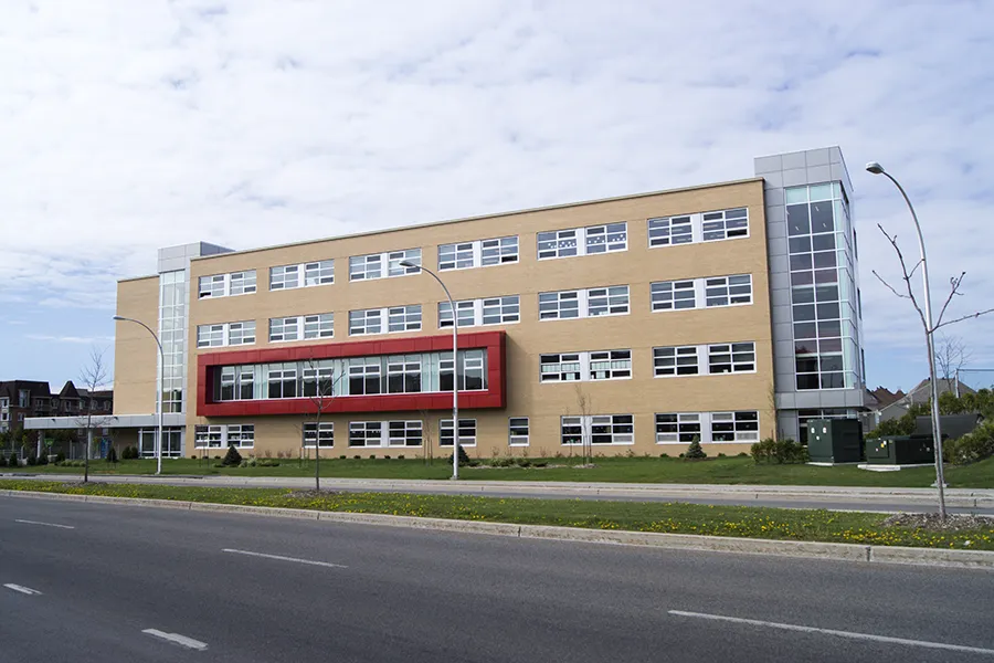 École primaire au Trésor-du-Boisé - Côté du bâtiment