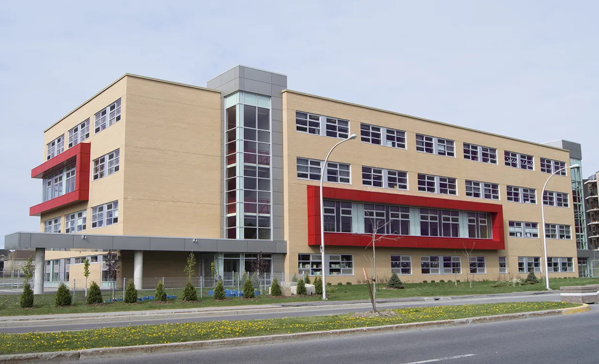 École primaire au Trésor-du-Boisé - Côté du bâtiment