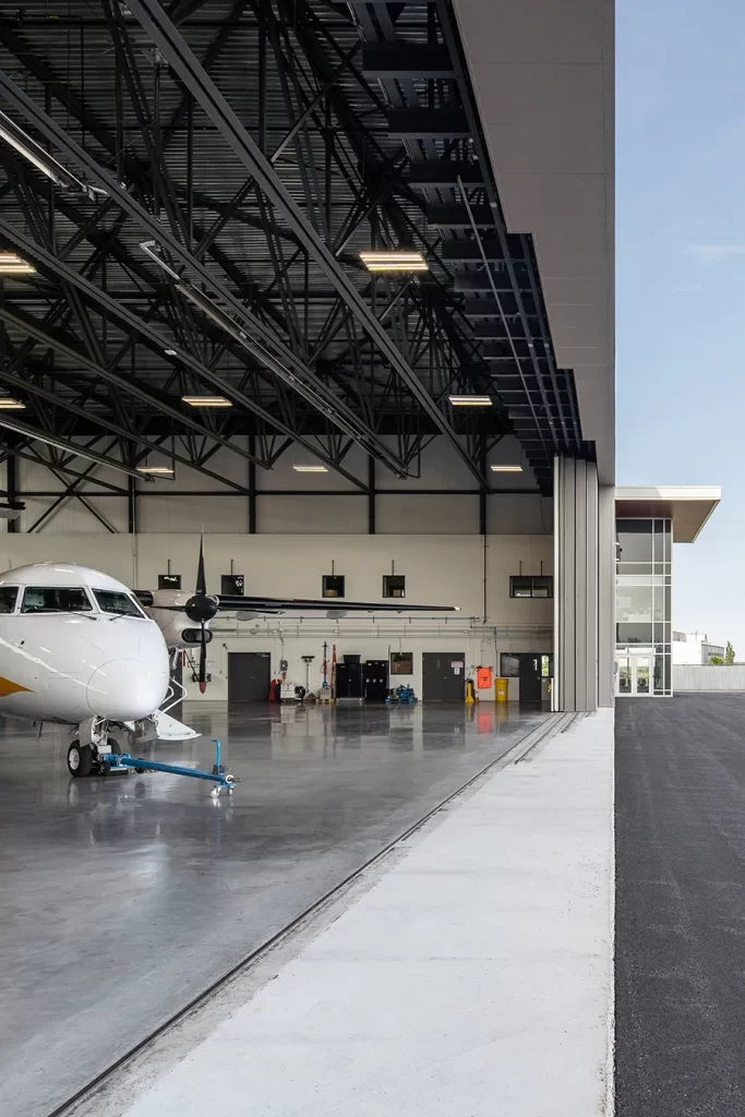 Hangar Areoport H19