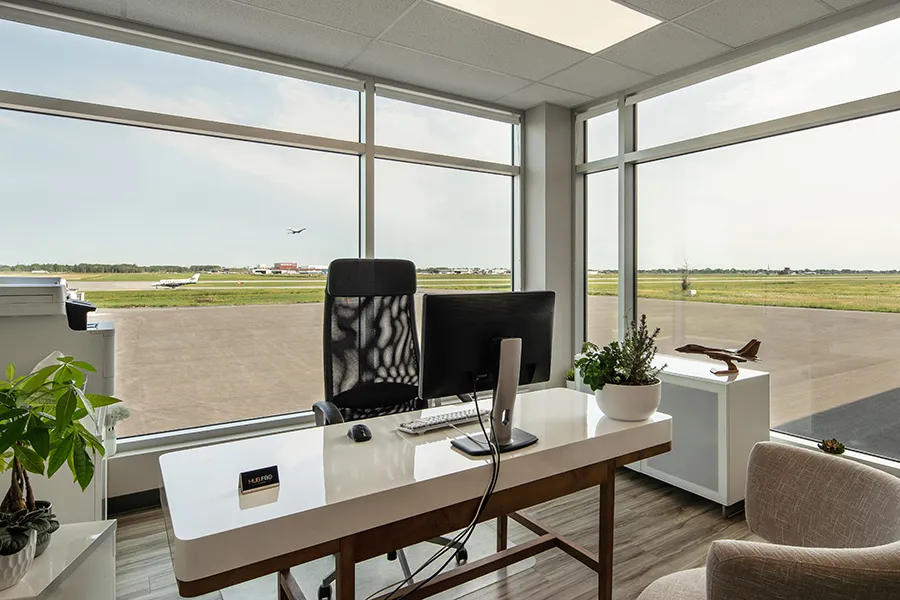 Hangar Areoport H19