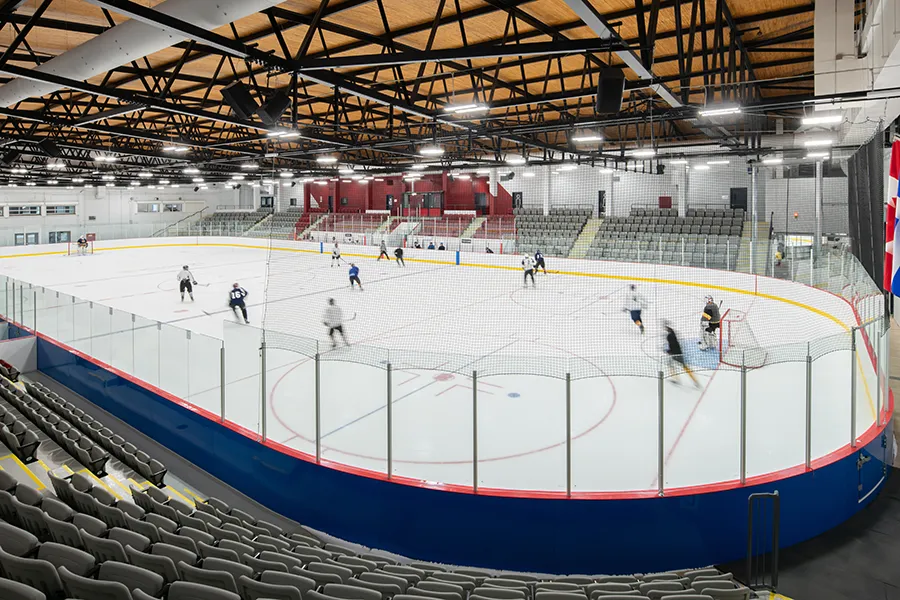 Aréna Raymond-Bourque - Patinoire vu des estrades