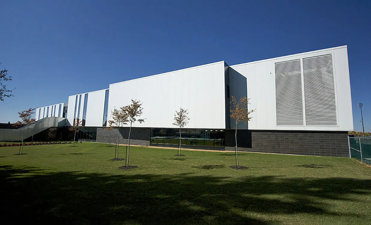 Centre aquatique Desjardins - Extérieur du bâtiment