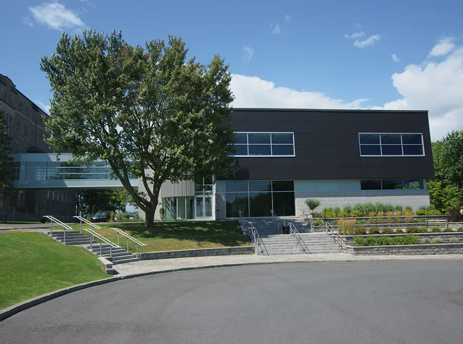 Collège Esther-Blondin - Extérieur