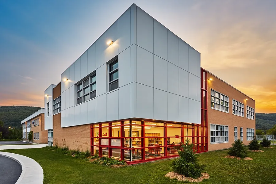 École Notre-Dame-de-la-Joie - Coin du bâtiment
