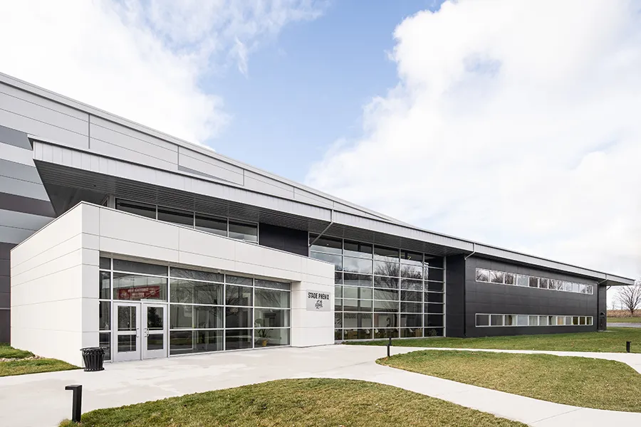 Soccerplex Collège Esther-Blondin - Façade du bâtiment