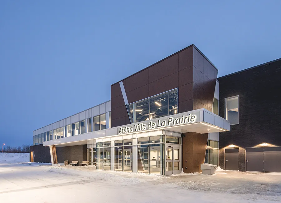 Aréna Ville de La Prairie - Entrée vue de l'extérieur