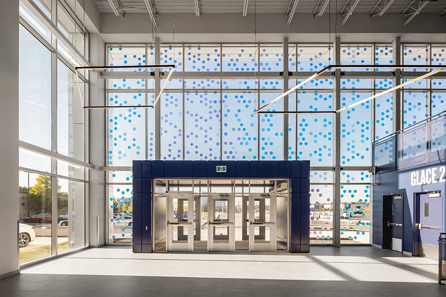 Aréna Val d'Espoir - Mirabel - Entrée de l'intérieur