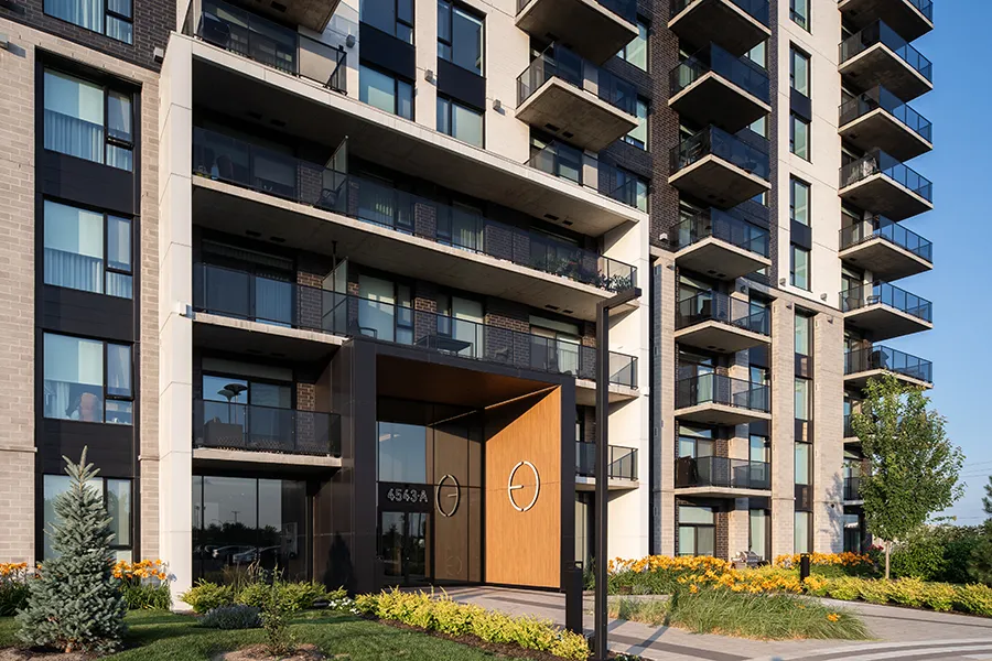 Eclipse Laval - Façade / Entrée