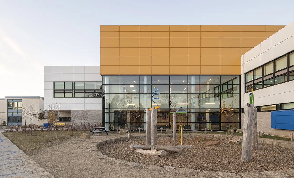 École Saint-Louis - Arrière du bâtiment