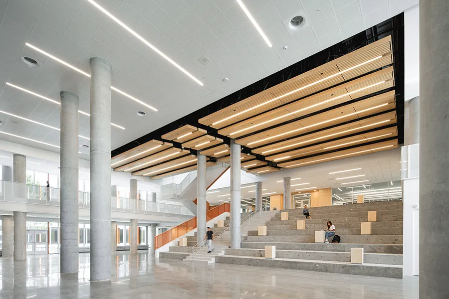 École secondaire aux Mille-Voix - Atrium