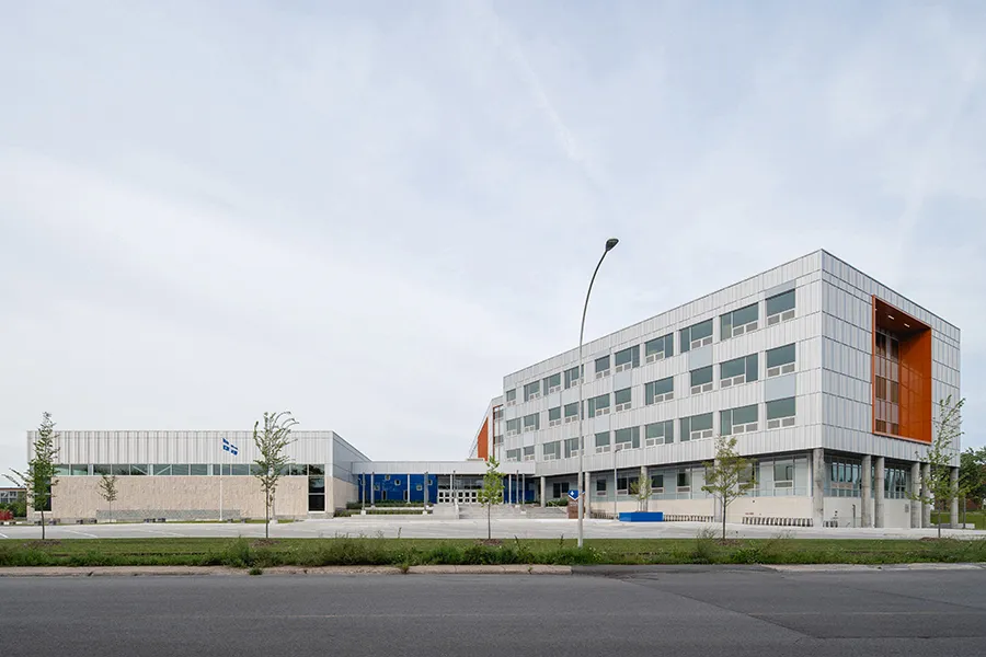 École secondaire aux Mille-Voix - Devanture
