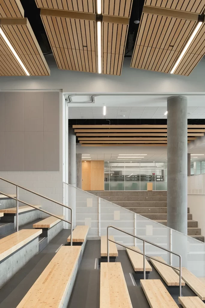 École secondaire aux Mille-Voix - Atrium