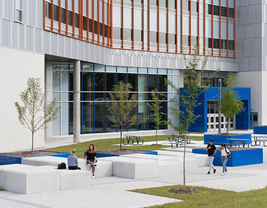 École secondaire aux Mille-Voix - Entrée extérieure